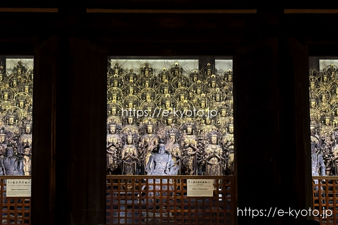 三十三間堂で初の夜間特別拝観へ｜灯明に浮かぶ千体千手観音が圧巻