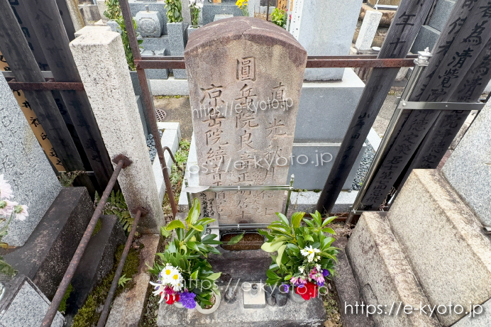 福勝寺の古高俊太郎の墓